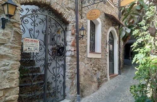 Terzorio Apartment | "TASTE OF PROVENCE" among Olive Trees and the Sea.