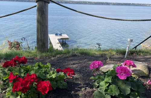 Oaks Corners House | Taste of Serenity Wine Trl, Sunsets, Private Beach/Dock/Romantic views!