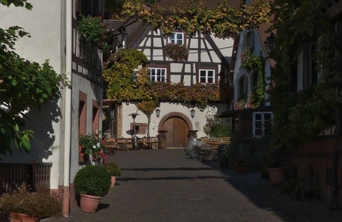 Gleiszellen-Gleishorbach Apartment | Tasteful top floor apartment in the southern Palatinate winegrower's house