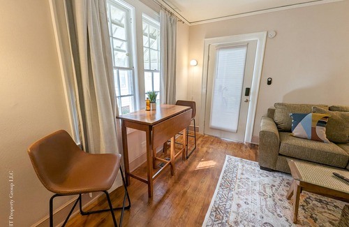 Florence Apartment | Tasteful and peaceful unit near downtown