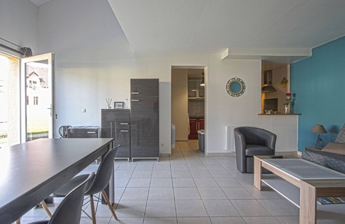 Commes Apartment | Tasteful apartment in Comes with terrace