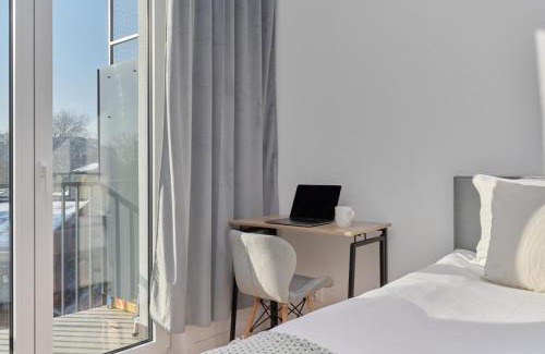 Krzyki Apartment | Tasteful Apartment with FREE GARAGE and Balcony by Noclegi Renters