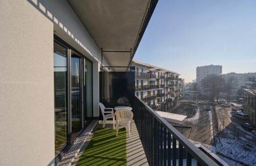 Krzyki Apartment | Tasteful Apartment with FREE GARAGE and Balcony by Noclegi Renters