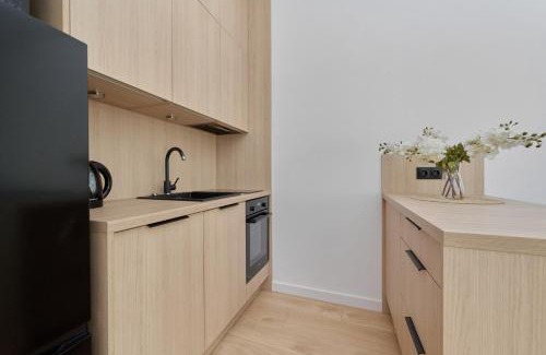 Krzyki Apartment | Tasteful Apartment with FREE GARAGE and Balcony by Noclegi Renters