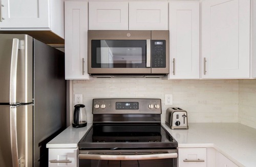 Court House Apartment | Tasteful Clarendon 2BR w/Gym, nr Metro, Bars & Groceries, by Blueground