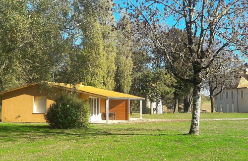 Sauze-Vaussais Cottage | Tasteful cottage in Sauze-Vaussais with terrace