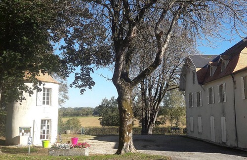 Sauze-Vaussais Cottage | Tasteful cottage in Sauze-Vaussais with terrace