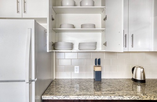 Evergreen Park Apartment | Tasteful Palo Alto 2BR w/W/D & Pool, walk to Pinterest, by Blueground