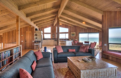 Sea Ranch House | Tastefully appointed ocean front home with dramatic ocean views