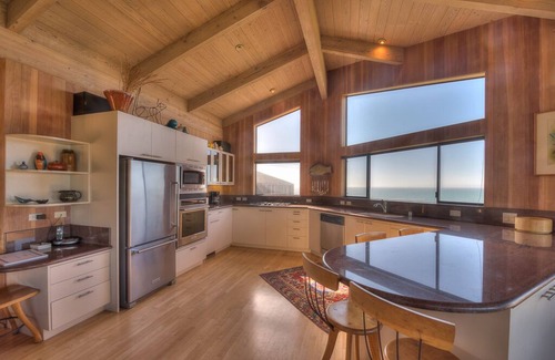 Sea Ranch House | Tastefully appointed ocean front home with dramatic ocean views