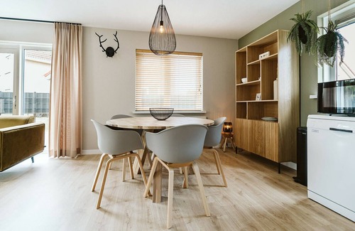 Ouddorp House | Tastefully decorated holiday home with a spacious enclosed private garden facing south and within walking distance of the beach (dogs allowed).