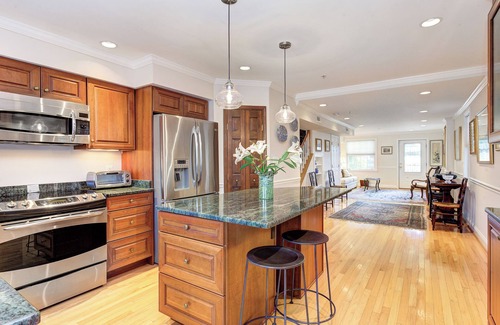 Eastport House | Tastefully decorated fully-equipped Eastport Annapolis house with water views