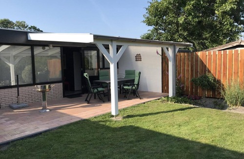 Sint Maartensvlotbrug House | Tastefully furnished bungalow for max. 4 people, WLAN