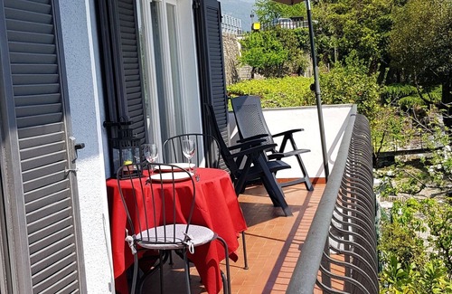 Cannobio Apartment | Tastefully furnished 3�-room apartment with private lake access