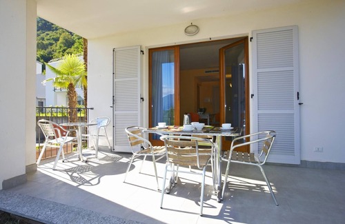 Cannobio Apartment | Tastefully furnished apartment in a small residence in a sunny location