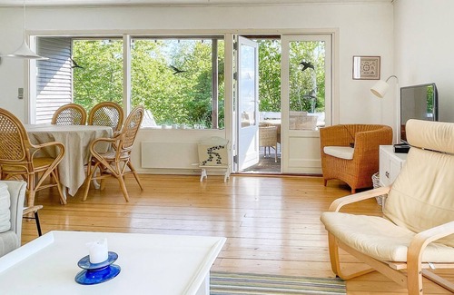 Vang House | Tastefully furnished vacation home on a natural plot above the idyllic village of Vang, with impress