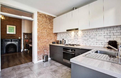 Bowden Cottage | Tastefully renovated, pet friendly, city fringe GEM!