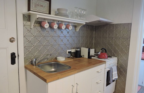 Haven House | Tastefully restored 1923 mudbrick cottage located Horsham (Haven)