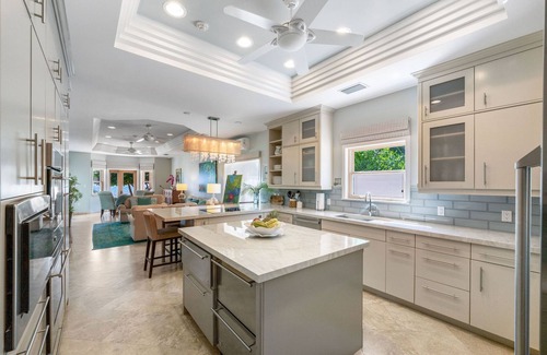 South Sound House | Tatenda: Spacious, Beachfront Villa with Private Pool, & Balcony Suites