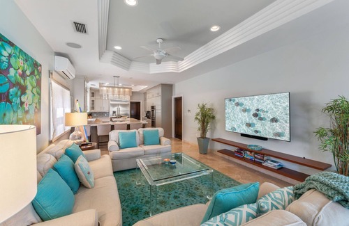 South Sound House | Tatenda: Spacious, Beachfront Villa with Private Pool, & Balcony Suites