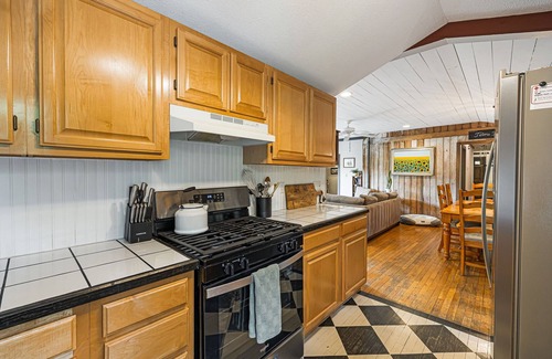 Flat Rock Cabin | Tators Inn-Rustic&Pet Friendly Cabin in Bonclarken