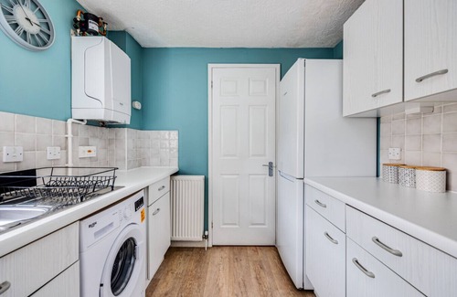 Bletchley House | Tattenhoe House Great Location Free Parking Smart TV Garden