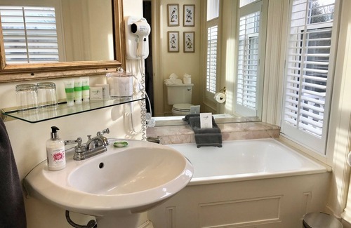 Wolfville Bed & Breakfast | Tattingstone Inn