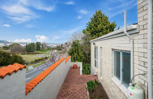 Taupo House | Tauhara Views - Lake Taupo Holiday Home