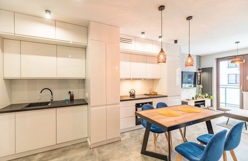 Grzegorzki Apartment | Tauron Arena Modern Apartment - Parking & Balcony by Rentujemy