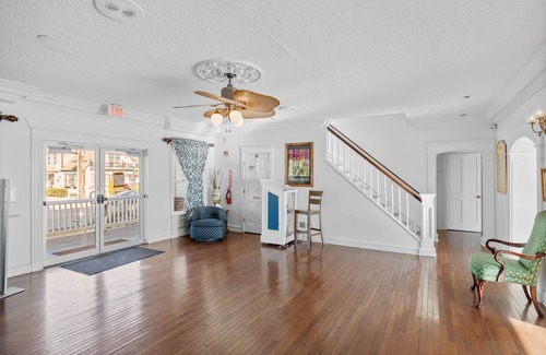 Somers Point House | TAVERN ON THE BAY HOTEL - Bugsy Siegel Suite