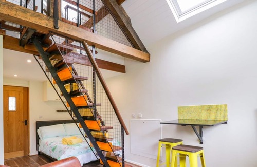 Llanfyllin Cottage | TAWNY BARN, romantic, character holiday cottage in Llanfyllin