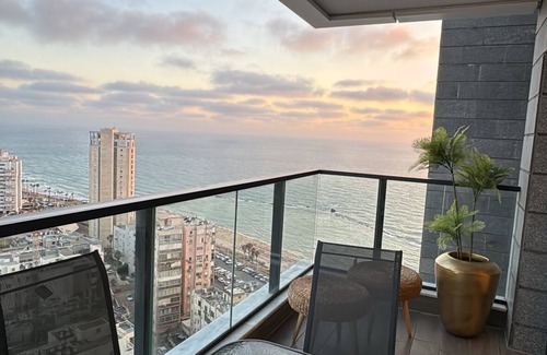 Bat Yam Apartment | tBat Yam Beachfront Apartment – 10 Min from Tel Aviv - 3 bedroom