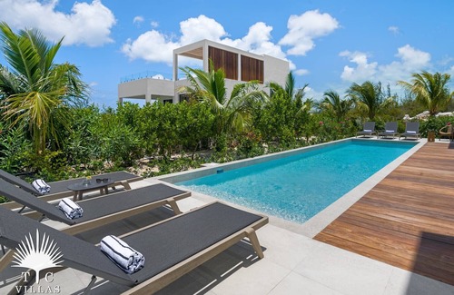 The Bight House | TC Villas -Lumiere West -Brand-new with Rooftop, Pool & Steps to Grace Bay