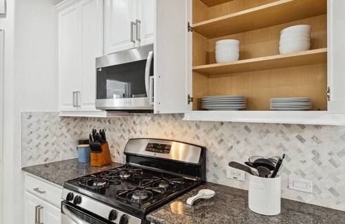 Keller House | TCH - Spacious 4bd/2.5ba in Fort Worth with Office
