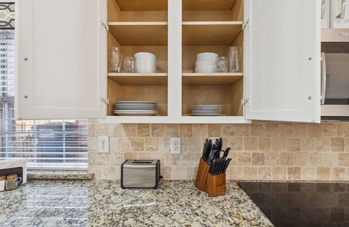 Keller House | TCH - Spacious 4bd/2ba home in Keller with Office