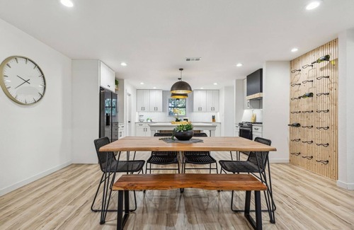 Grapevine House | TCH - Spacious 4bd/2ba in Grapevine with Workspace