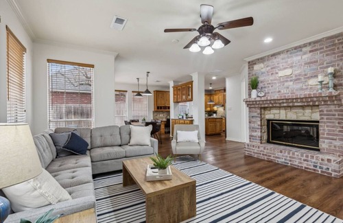 South Arlington House | TCH - Spacious 4bd/3.5ba home in Mansfield