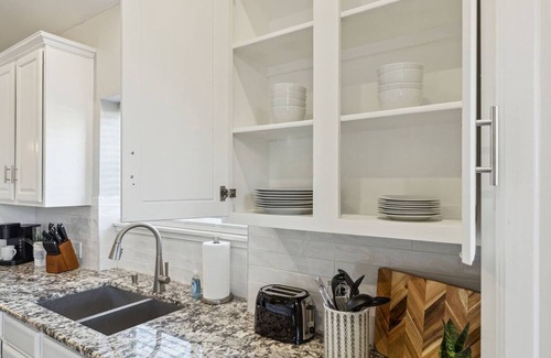 Coppell House | TCH - Spacious 5bd/2ba home in Coppell w/Workspace