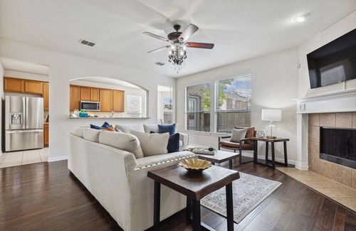 Plano House | TCH - Spacious 5bd/3.5ba in Plano with Office