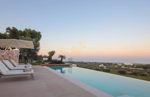 Monopoli Villa | TD Tenuta Donna Madia Sea View Pool Over Vineyard