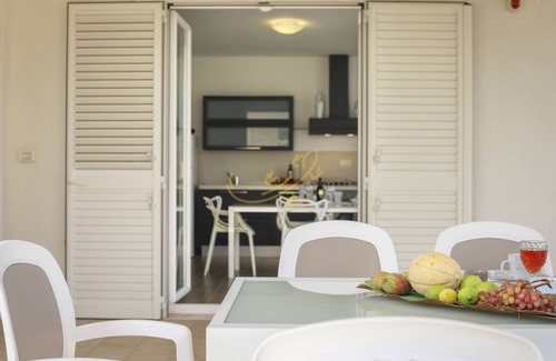 Cozzana House | TD Villa Patrizia Pool & Alfresco Kitchen