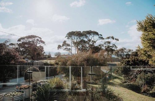 Bicheno House | Tea Tree on Tasman - Central, Serene & Garden-Filled