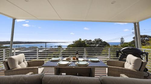 Woolgoolga House | Tea Trees - Modern Townhouse, Village and Beach