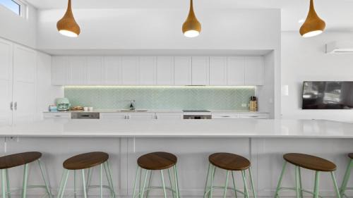 Woolgoolga House | Tea Trees - Modern Townhouse, Village and Beach