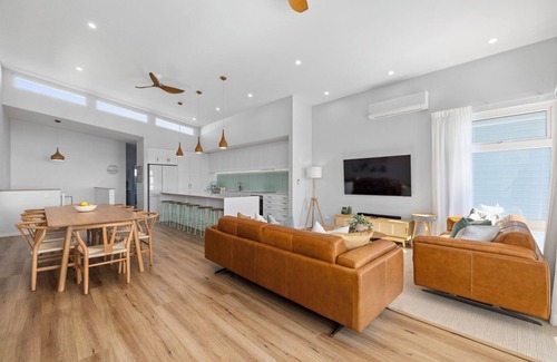 Woolgoolga House | Tea Trees Oceanfront Bliss with Solitary Islands Views |Woolgoolga Retreat