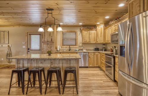 Wears Valley Cabin | Teaberry Vista - Indescribable view, spacious retreat, 6 minutes to GSMNP