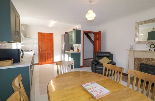 Glaise Bheag Cottage | TEACH ANNIE AGUS PADDY, pet friendly in Gortahork, County Donegal