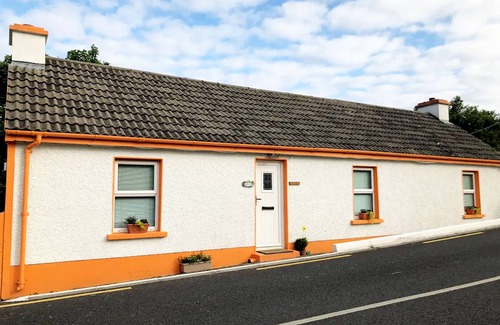 Carrick Cottage | Teach Condy's Cottage nestled at the bottom of Sliabh Liag Cliffs, Co. Donegal