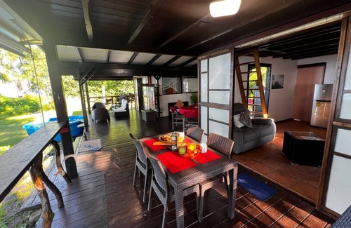 Teahupo'o House | Teahupoo: beachfront, the lagoon and the wave, at the foot of the mountains !