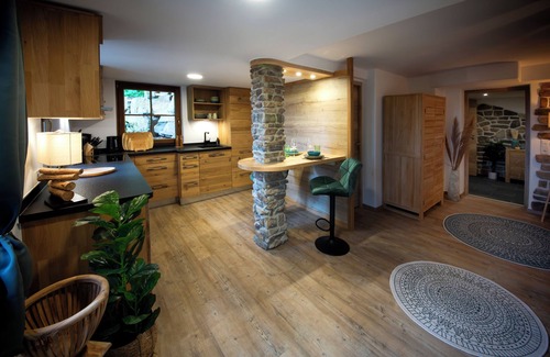 Hersdorf Apartment | Teak - Holiday apartment with a view, pet-friendly with wellness area